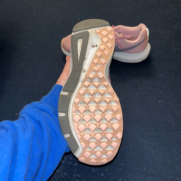 Pink Nike sneakers - Picture 3 of 5